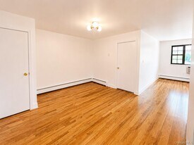 533 Soundview Ave in Bronx, NY - Building Photo
