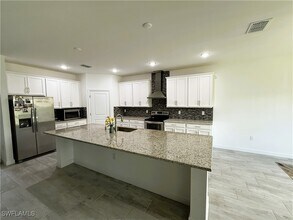 11460 Canopy Loop in Ft. Myers, FL - Building Photo - Building Photo