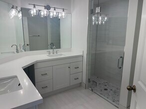 8470 Vía Romana in Boca Raton, FL - Foto de edificio - Building Photo