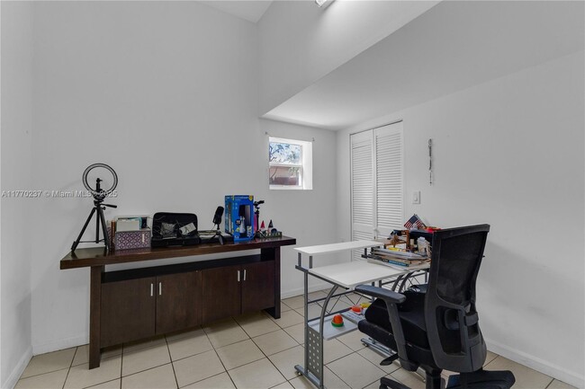6414 NW 104th Path in Doral, FL - Building Photo - Building Photo