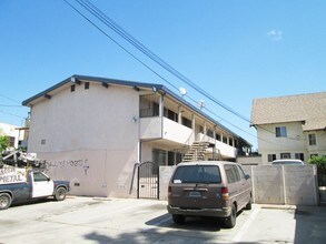 2028 Pennsylvania Ave in Los Angeles, CA - Foto de edificio - Building Photo