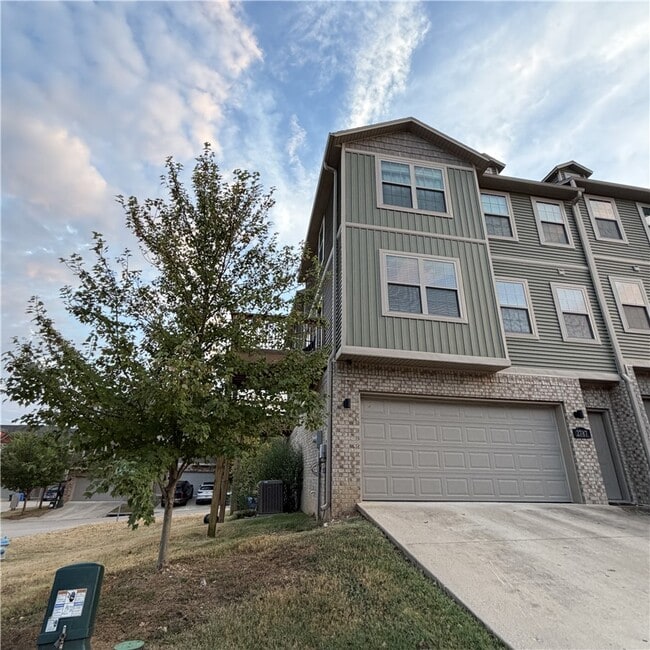 property at 2787 W Blackstone Crossing