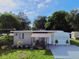 6137 Garfield St in Hollywood, FL - Building Photo