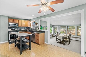 10 Davignon St in Manchester, NH - Foto de edificio - Building Photo