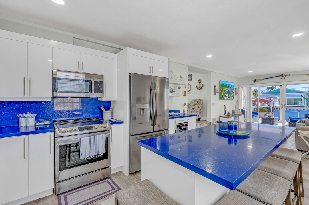 136 Sable Palm Ln in Tavernier, FL - Building Photo