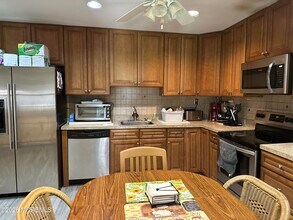 119 Lowens Strasse in Freehold, NJ - Building Photo - Building Photo