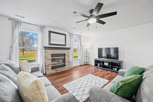 2386 Meadow Bend Dr in Columbus, IN - Building Photo