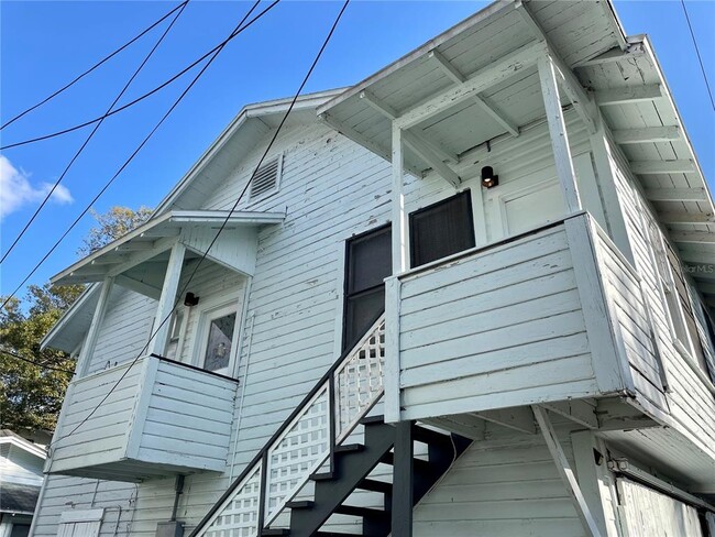 property at 2545 1/2 S Palmetto Ave