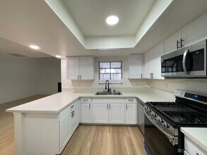 4966 SCHUMANN Dr in Las Vegas, NV - Building Photo - Building Photo