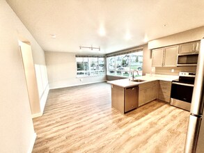 2330 Yakima Ct in Tacoma, WA - Building Photo - Building Photo