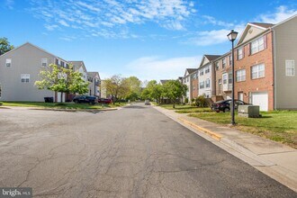 9820 Berrywood Ct in Springdale, MD - Building Photo - Building Photo