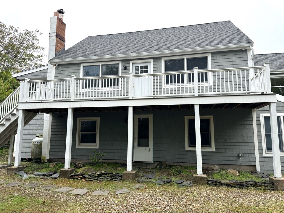 18 Wingaersheek Rd in Gloucester, MA - Building Photo