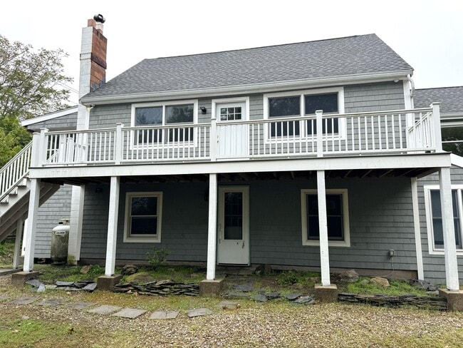 property at 18 Wingaersheek Rd