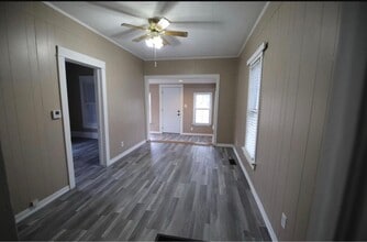 212 W Central Ave in Miami, OK - Building Photo - Building Photo