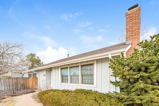 7666 S Rosemary Cir in Centennial, CO - Building Photo - Building Photo