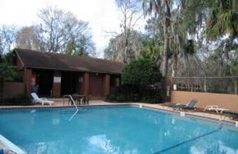 5859 SW 8th Pl in Gainesville, FL - Building Photo - Building Photo