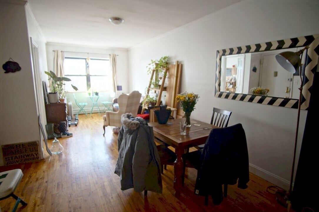 427 Tompkins Ave in Brooklyn, NY - Building Photo
