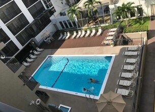 201 178th Dr, Unit 439 in Sunny Isles Beach, FL - Foto de edificio - Building Photo