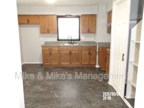 6400 N 73rd St in Milwaukee, WI - Building Photo - Building Photo