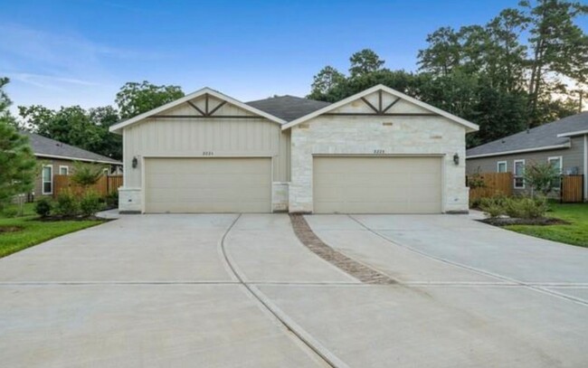 218 Oakcrest in Conroe, TX - Building Photo - Building Photo