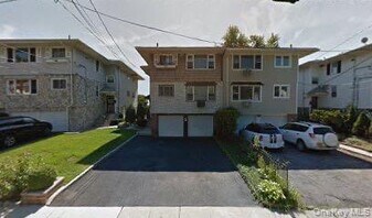 17 Valerie Dr in Yonkers, NY - Building Photo