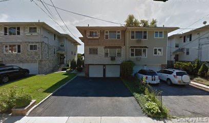 17 Valerie Dr in Yonkers, NY - Building Photo