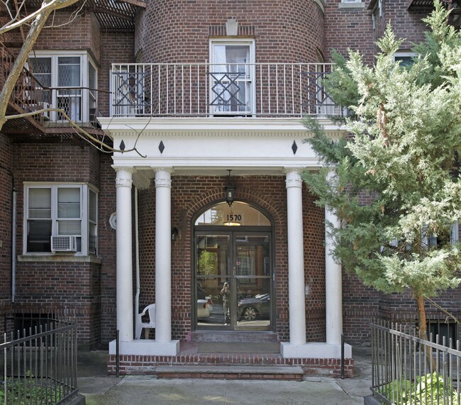 1570 East 14th Street Apartments in Brooklyn, NY - Foto de edificio - Building Photo