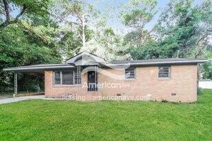 215 Knodishall Dr in Warner Robins, GA - Building Photo