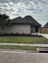 7024 Beau Darren Dr in Baton Rouge, LA - Building Photo - Building Photo