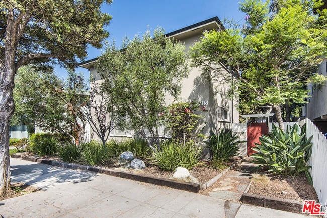 2115 Ocean Park Blvd in Santa Monica, CA - Building Photo - Building Photo