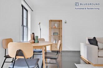 15 W 55th St in New York, NY - Building Photo - Building Photo