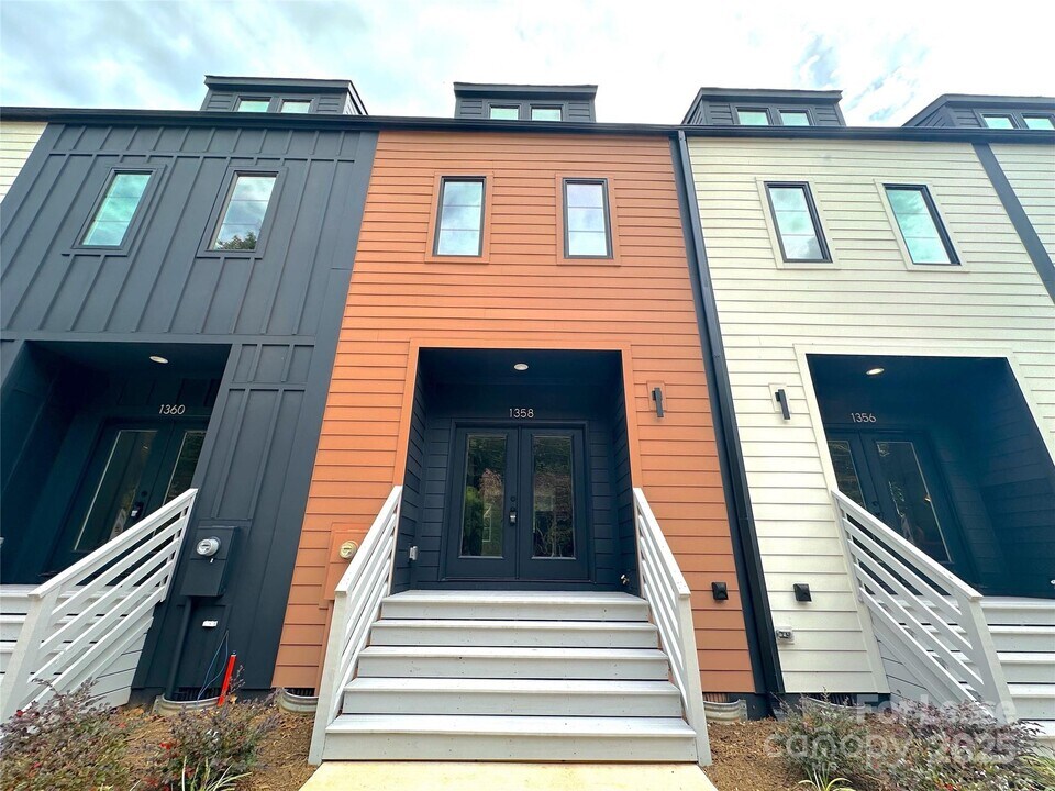 1358 Briar Creek Rd in Charlotte, NC - Building Photo