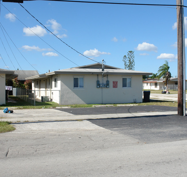 703 NW 6th St in Homestead, FL - Foto de edificio - Building Photo