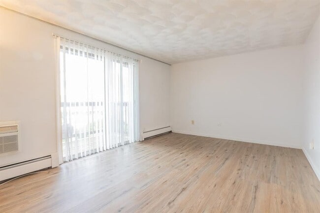 10 Josephine St in North Providence, RI - Building Photo - Building Photo