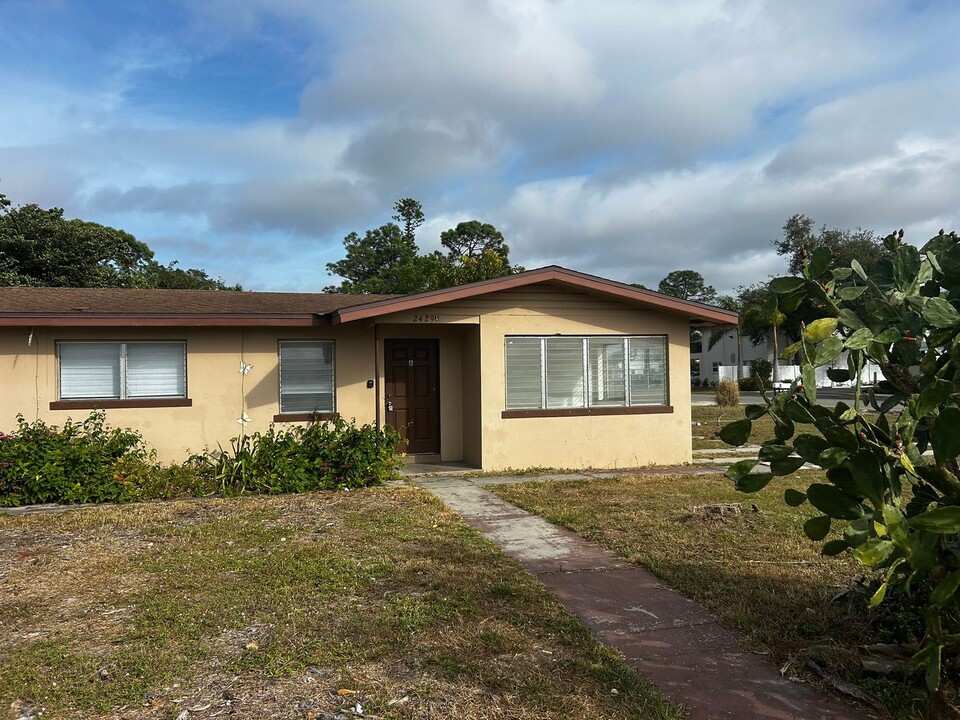 2429 Canal St-Unit -Unit 1 in Ft. Myers, FL - Building Photo