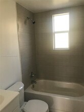 540 NW 7th St-Unit -15 in Miami, FL - Building Photo - Building Photo