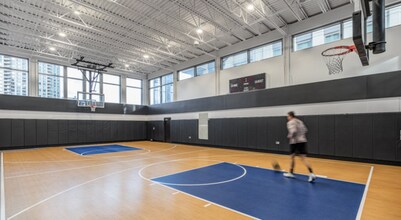 550 W Kinzie St in Chicago, IL - Building Photo - Building Photo