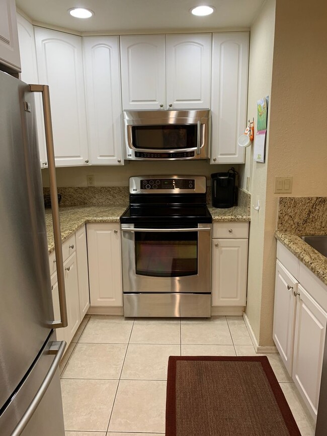 9708-9708 E Vía Linda