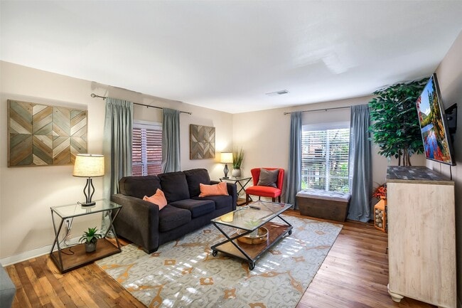 4808 Woodhead St in Houston, TX - Building Photo - Building Photo