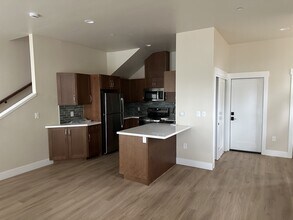 335 Russell Blvd in Davis, CA - Building Photo - Building Photo