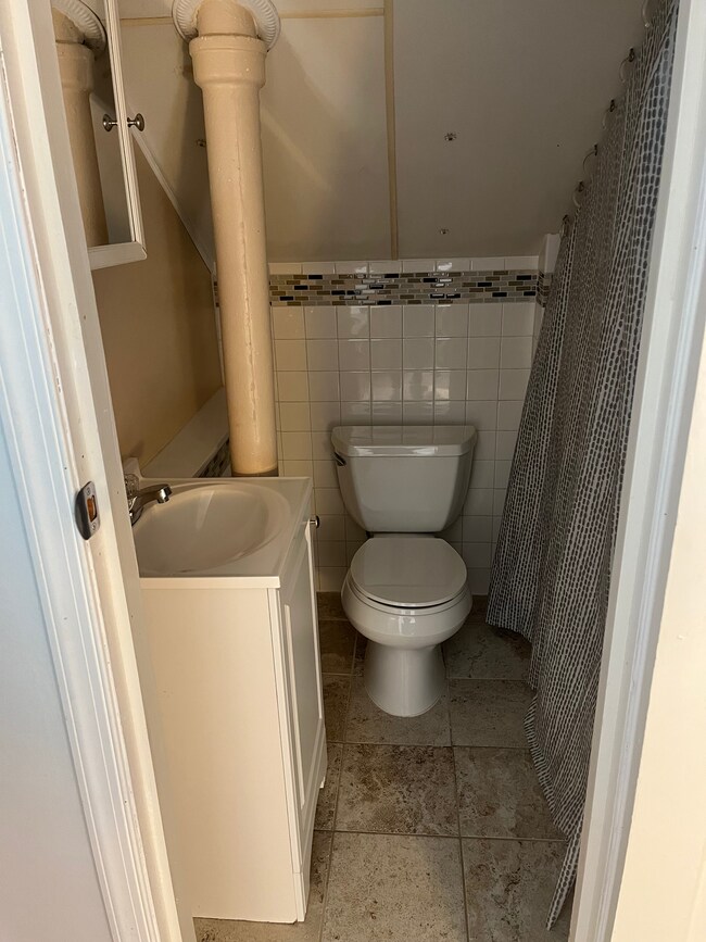 26 E Trenton Ave, Unit Second Floor photo'