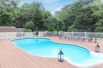 5 High Rd in Hampton Bays, NY - Building Photo - Building Photo