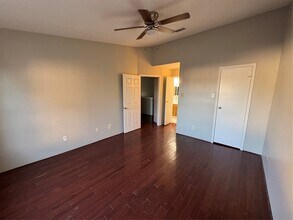 7400 Bellerive Dr in Houston, TX - Building Photo - Building Photo