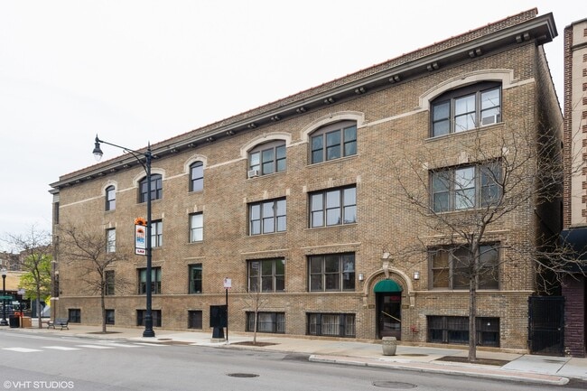 property at 3265 N Broadway
