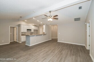 14297 Fish Eagle Dr E in Jacksonville, FL - Building Photo - Building Photo