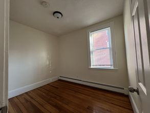 245 Beacon St, Unit 1 in Somerville, MA - Building Photo - Building Photo