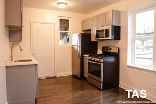 2347 N Drake Ave in Chicago, IL - Building Photo