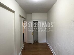 1810 Commonwealth Ave in Boston, MA - Building Photo - Building Photo