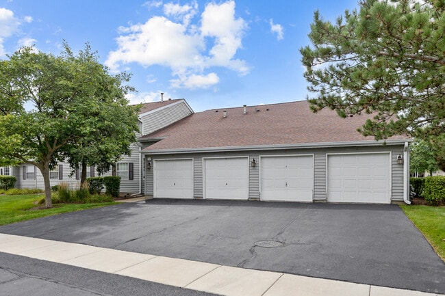 109 Gant Cir in Streamwood, IL - Foto de edificio - Building Photo
