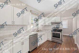 735 Davis Ave NW in Grand Rapids, MI - Building Photo - Building Photo